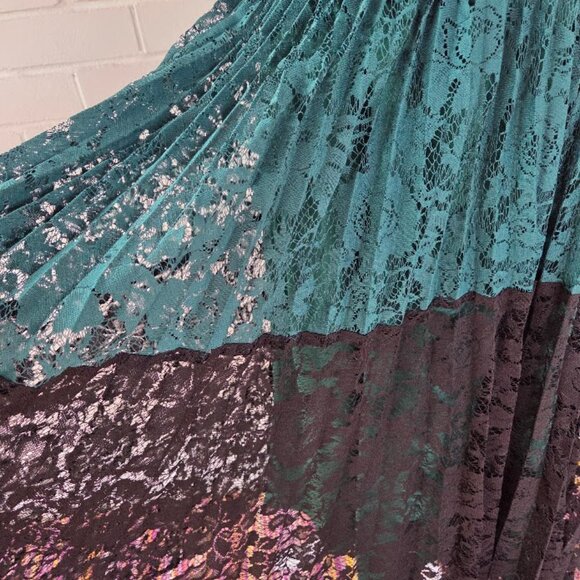 Lane Bryant Lace Colorblock Pleated Midi Dress in Emerald Green and Black Size14 - Picture 3 of 15